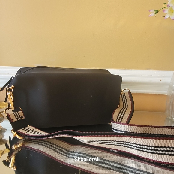 Burberry pouch converted into shoulder bag or cross body - Picture 10 of 16